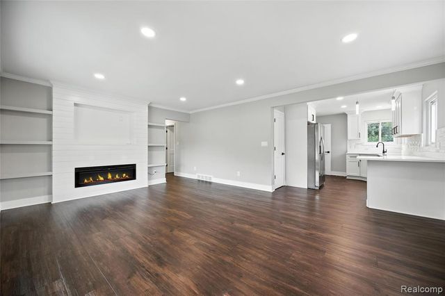 1418 W 13 Mile Road, Royal Oak, MI 48073