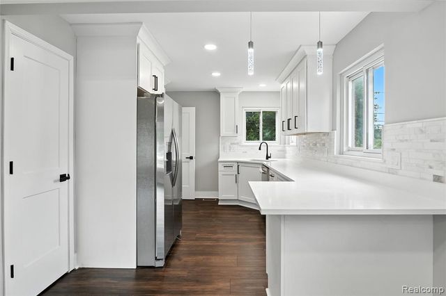 1418 W 13 Mile Road, Royal Oak, MI 48073