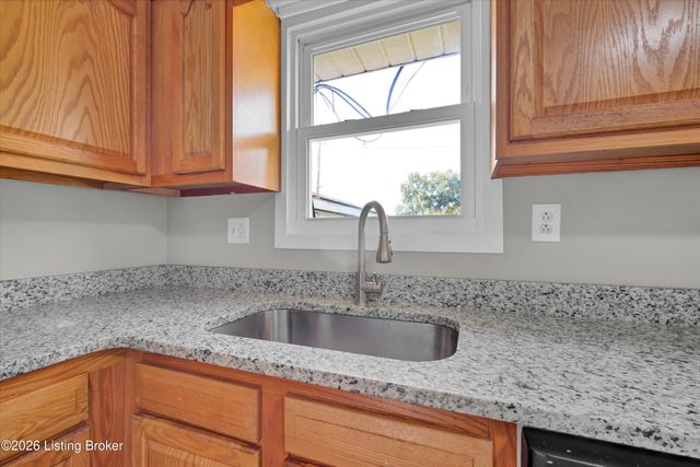 213 Pebblebrook Dr, Shepherdsville, KY 40165