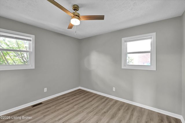 213 Pebblebrook Dr, Shepherdsville, KY 40165
