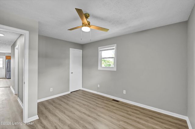 213 Pebblebrook Dr, Shepherdsville, KY 40165