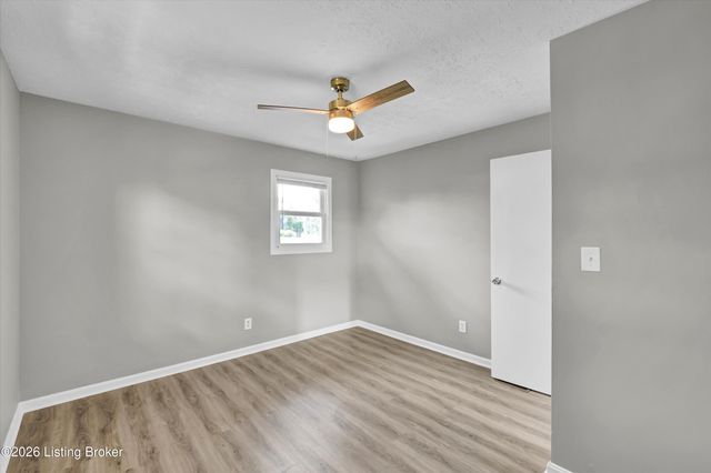 213 Pebblebrook Dr, Shepherdsville, KY 40165