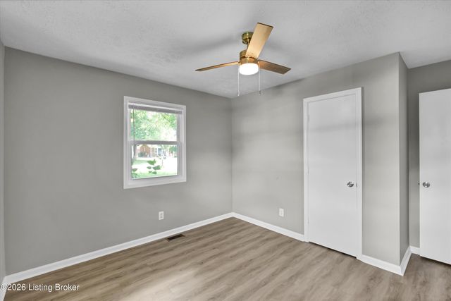 213 Pebblebrook Dr, Shepherdsville, KY 40165