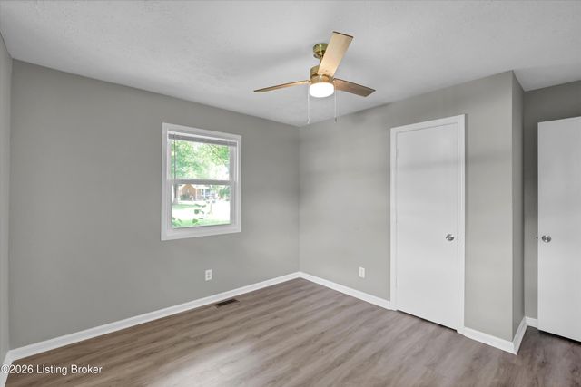 213 Pebblebrook Dr, Shepherdsville, KY 40165