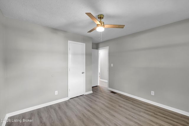 213 Pebblebrook Dr, Shepherdsville, KY 40165
