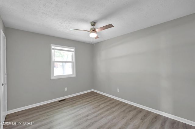 213 Pebblebrook Dr, Shepherdsville, KY 40165