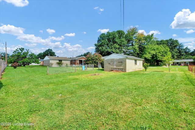 213 Pebblebrook Dr, Shepherdsville, KY 40165