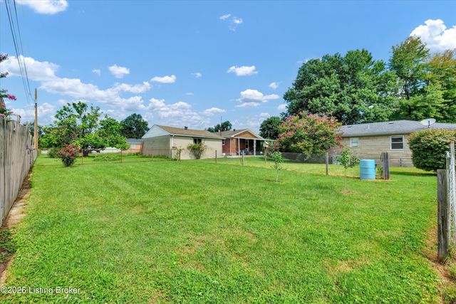213 Pebblebrook Dr, Shepherdsville, KY 40165