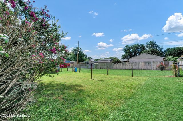 213 Pebblebrook Dr, Shepherdsville, KY 40165