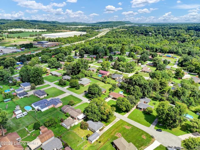 213 Pebblebrook Dr, Shepherdsville, KY 40165