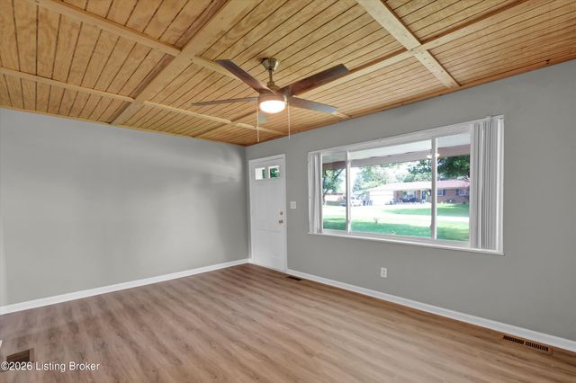 213 Pebblebrook Dr, Shepherdsville, KY 40165