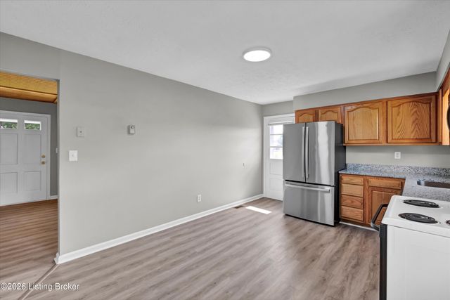 213 Pebblebrook Dr, Shepherdsville, KY 40165