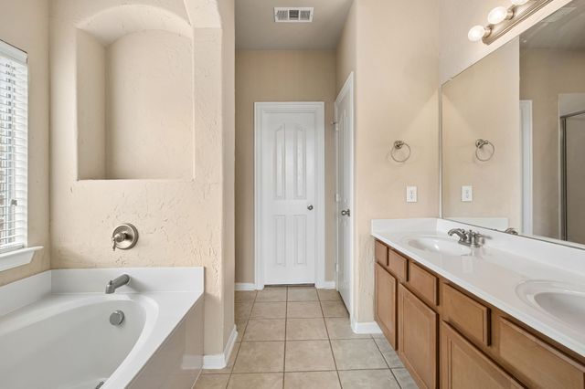 4712 Kestrel Street, Grand Prairie, TX 75052