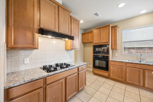 4712 Kestrel Street, Grand Prairie, TX 75052