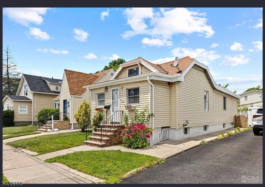 258 Randolph St, Carteret Boro, NJ 07008 — photo 2