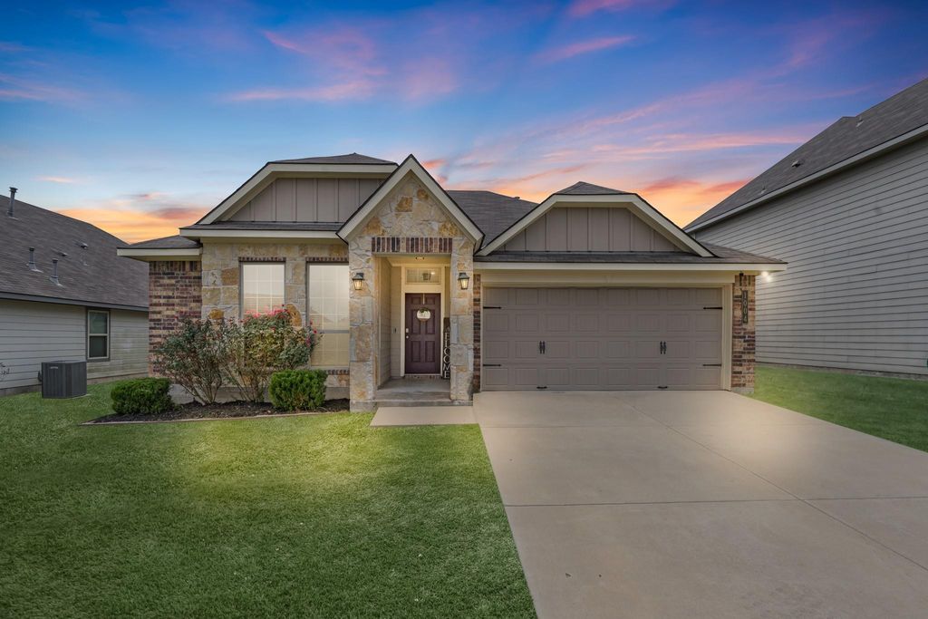 1004 Harvest Lane, Brenham, TX 77833