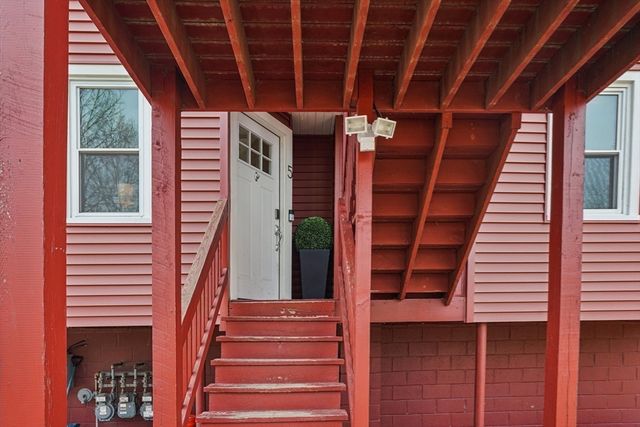 16 Middlesex St 5, Chelmsford, MA 01863