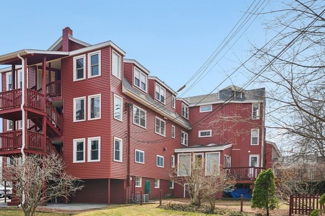 16 Middlesex St 5, Chelmsford, MA 01863