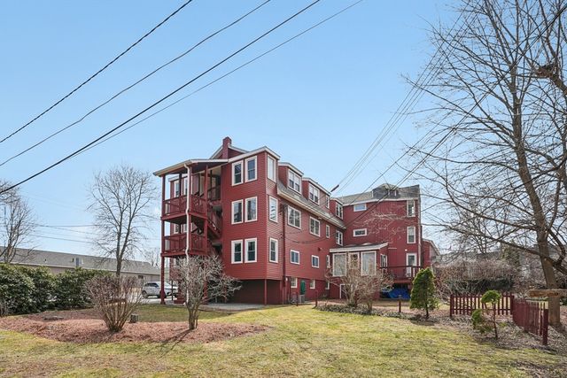 16 Middlesex St 5, Chelmsford, MA 01863