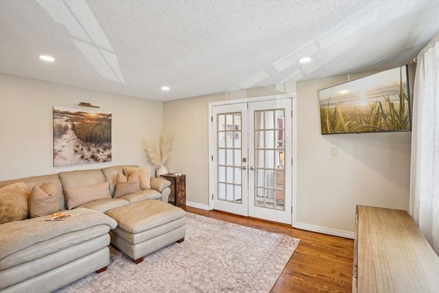 16 Middlesex St 5, Chelmsford, MA 01863