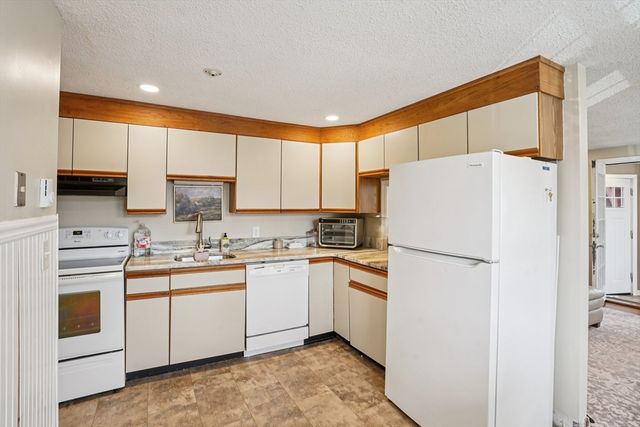 16 Middlesex St 5, Chelmsford, MA 01863