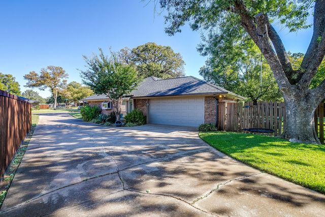 1026 Hazelwood Drive, Mansfield, TX 76063