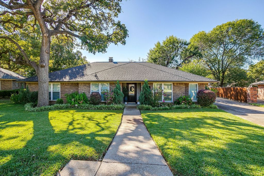 1026 Hazelwood Drive, Mansfield, TX 76063