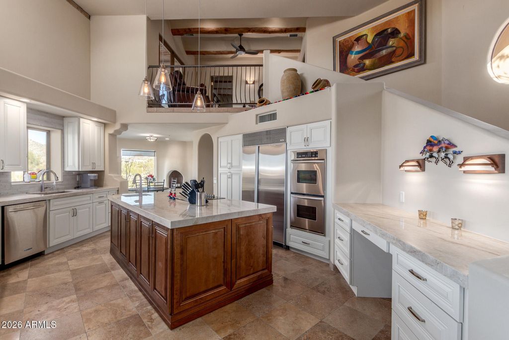 Image 15 of property listing at 24200 N ALMA SCHOOL Road 5, Scottsdale, AZ 85255