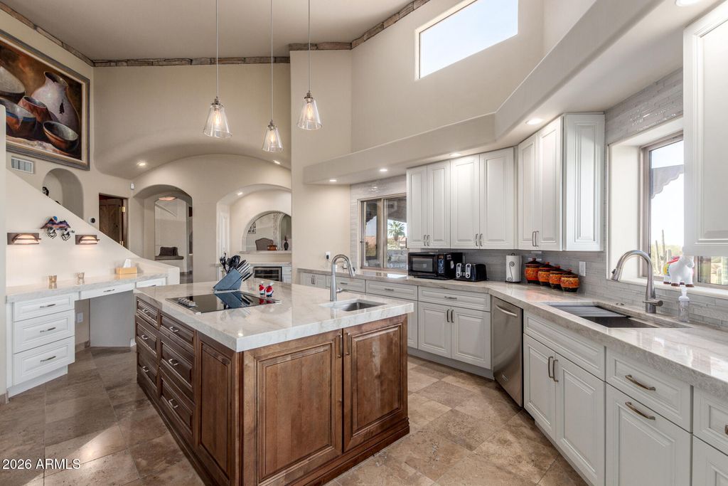 Image 18 of property listing at 24200 N ALMA SCHOOL Road 5, Scottsdale, AZ 85255