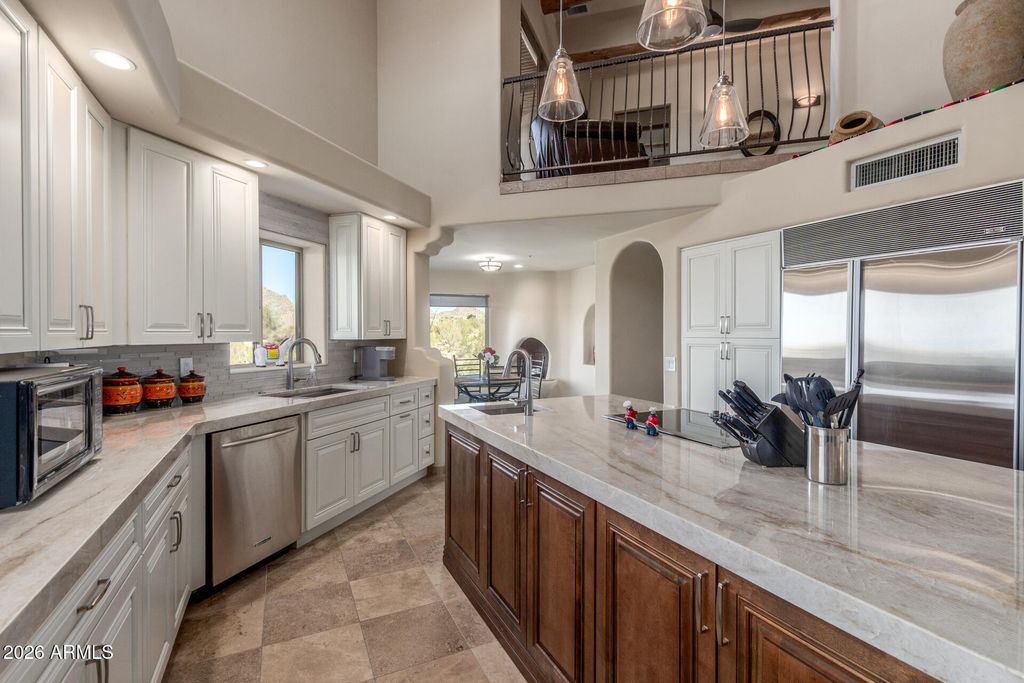 Image 19 of property listing at 24200 N ALMA SCHOOL Road 5, Scottsdale, AZ 85255