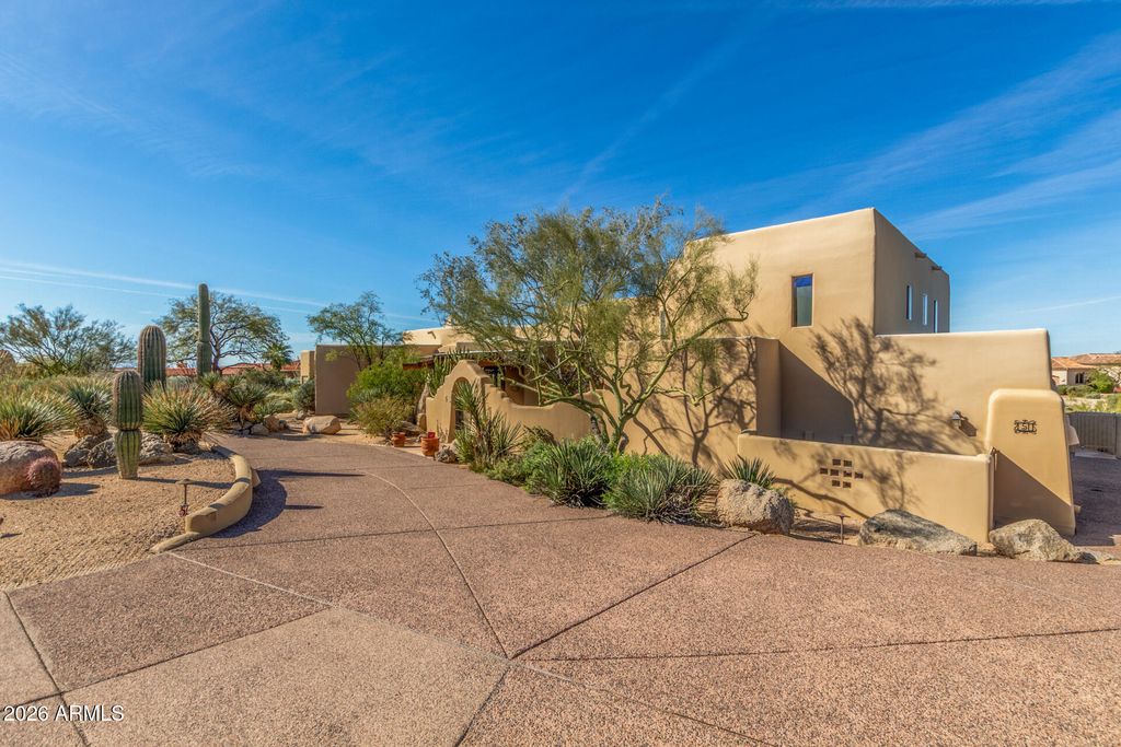 Image 3 of property listing at 24200 N ALMA SCHOOL Road 5, Scottsdale, AZ 85255