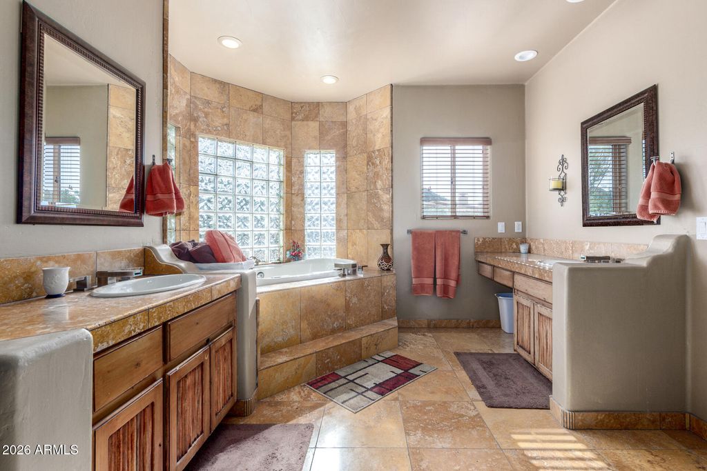 Image 30 of property listing at 24200 N ALMA SCHOOL Road 5, Scottsdale, AZ 85255