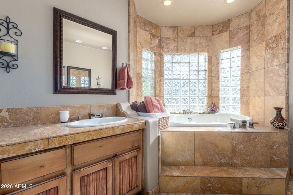 Image 31 of property listing at 24200 N ALMA SCHOOL Road 5, Scottsdale, AZ 85255