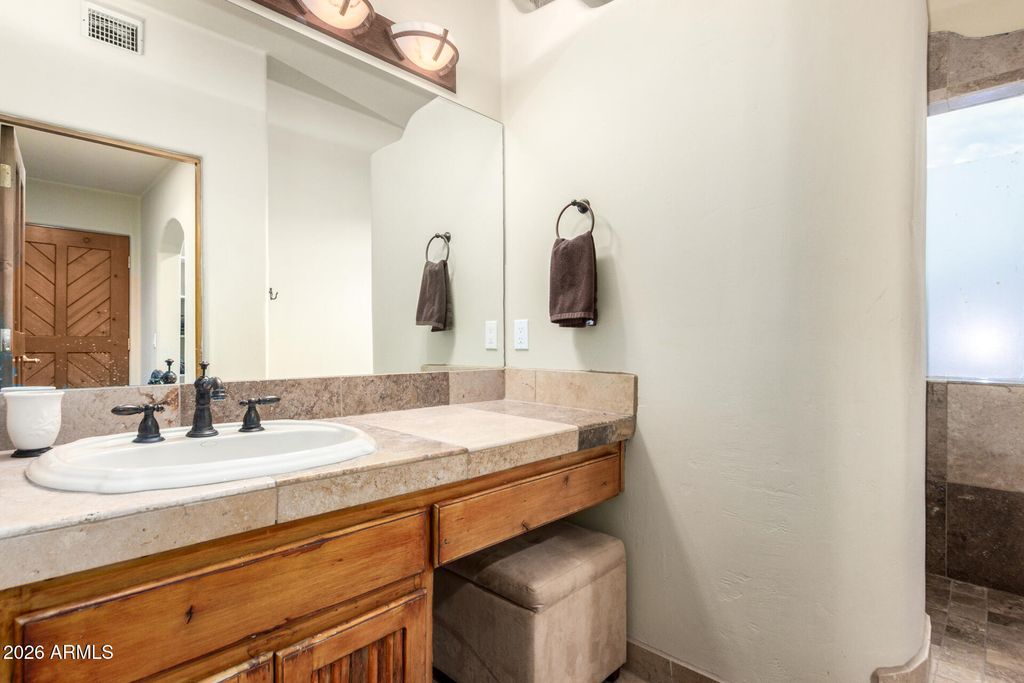 Image 37 of property listing at 24200 N ALMA SCHOOL Road 5, Scottsdale, AZ 85255