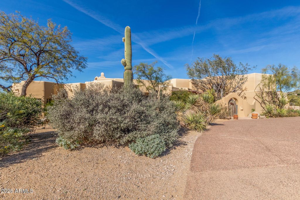 Image 5 of property listing at 24200 N ALMA SCHOOL Road 5, Scottsdale, AZ 85255