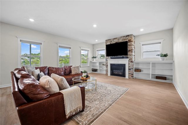 269 Lily Ridge Dr, North Strabane, PA 15317