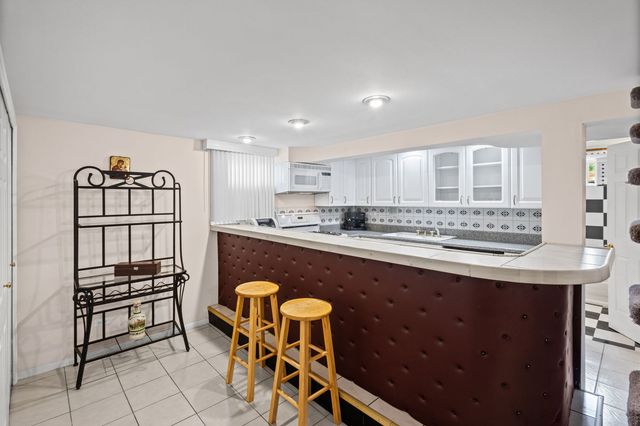 2011 E Touhy Avenue, Des Plaines, IL 60018