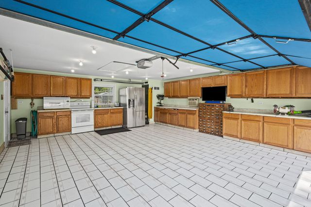 2011 E Touhy Avenue, Des Plaines, IL 60018