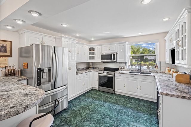 2011 E Touhy Avenue, Des Plaines, IL 60018