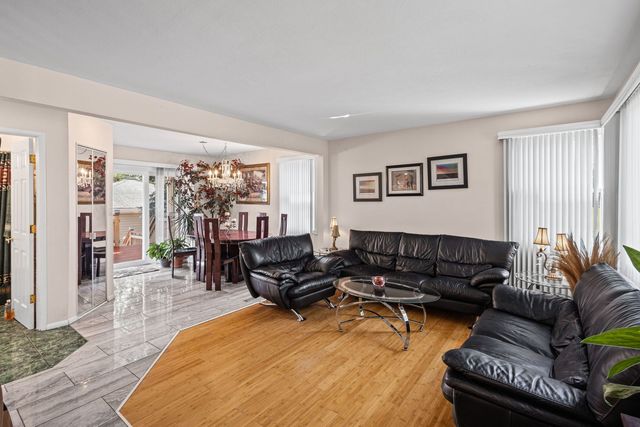 2011 E Touhy Avenue, Des Plaines, IL 60018