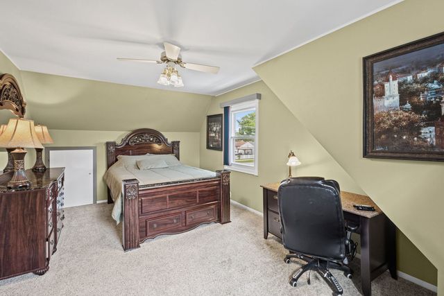 2011 E Touhy Avenue, Des Plaines, IL 60018