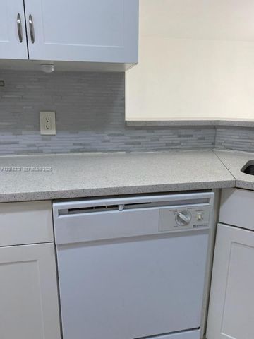 3441 NW 44th St 104, Oakland Park, FL 33309