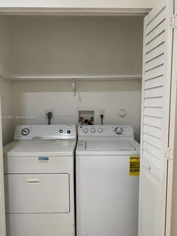3441 NW 44th St 104, Oakland Park, FL 33309