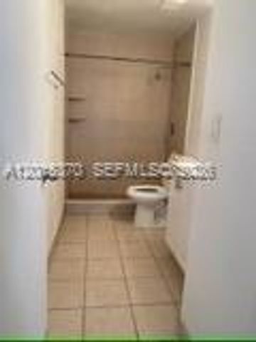 3441 NW 44th St 104, Oakland Park, FL 33309