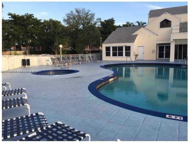 3441 NW 44th St 104, Oakland Park, FL 33309