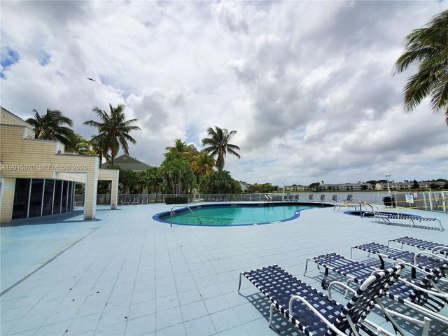 3441 NW 44th St 104, Oakland Park, FL 33309