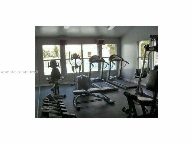 3441 NW 44th St 104, Oakland Park, FL 33309