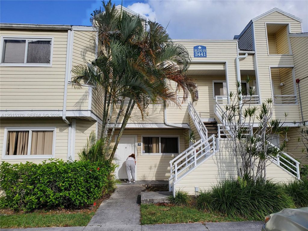 3441 NW 44th St 104, Oakland Park, FL 33309