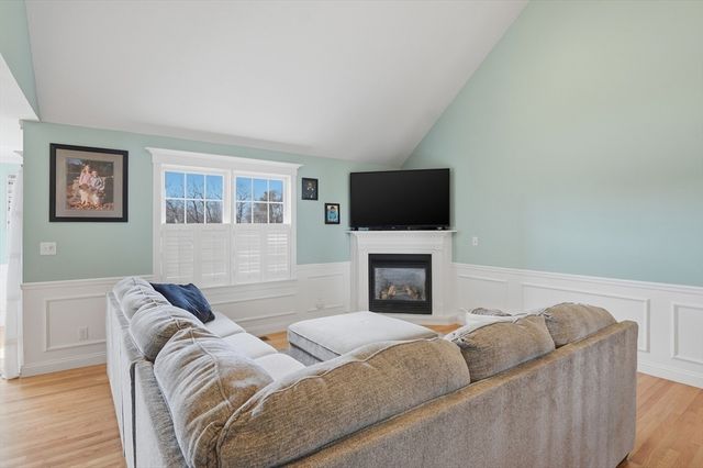 32 Edmonds Circle 32, Northbridge, MA 01588