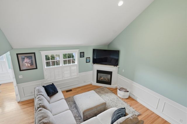 32 Edmonds Circle 32, Northbridge, MA 01588